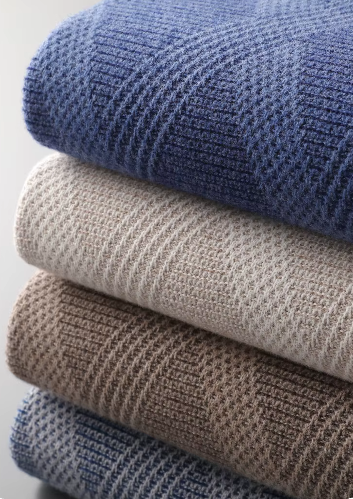 Pure Extra-Fine Merino Wool Two Tone Patterned Mockneck | Apuro