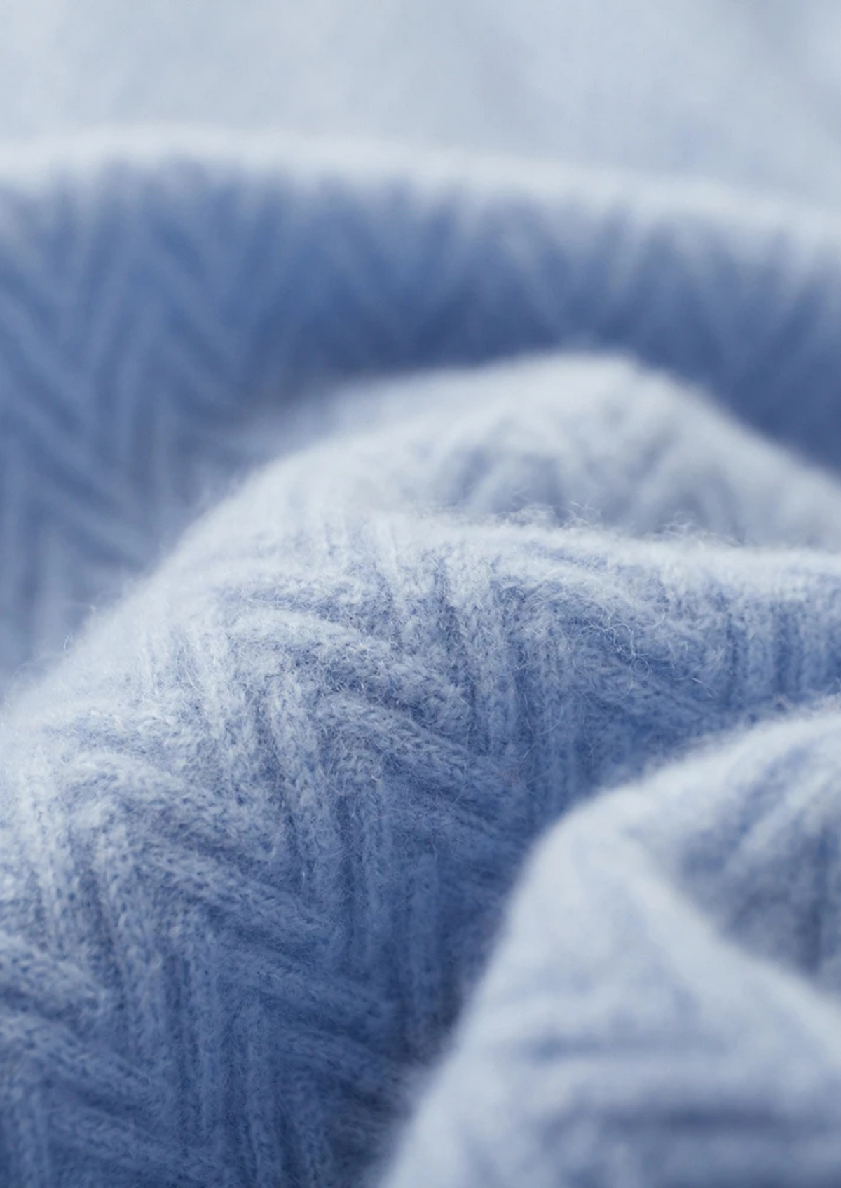 Premium Cashmere Zigzag Button Sweater | Apuro