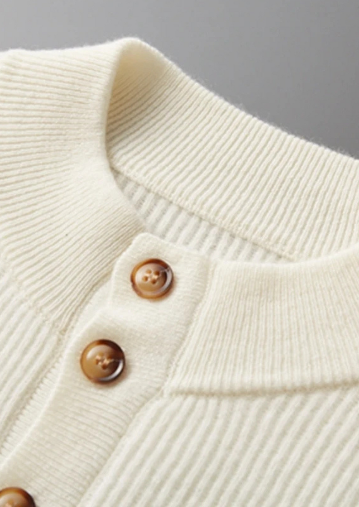 Premium Cashmere Classic Ribbed Henley Sweater | Apuro