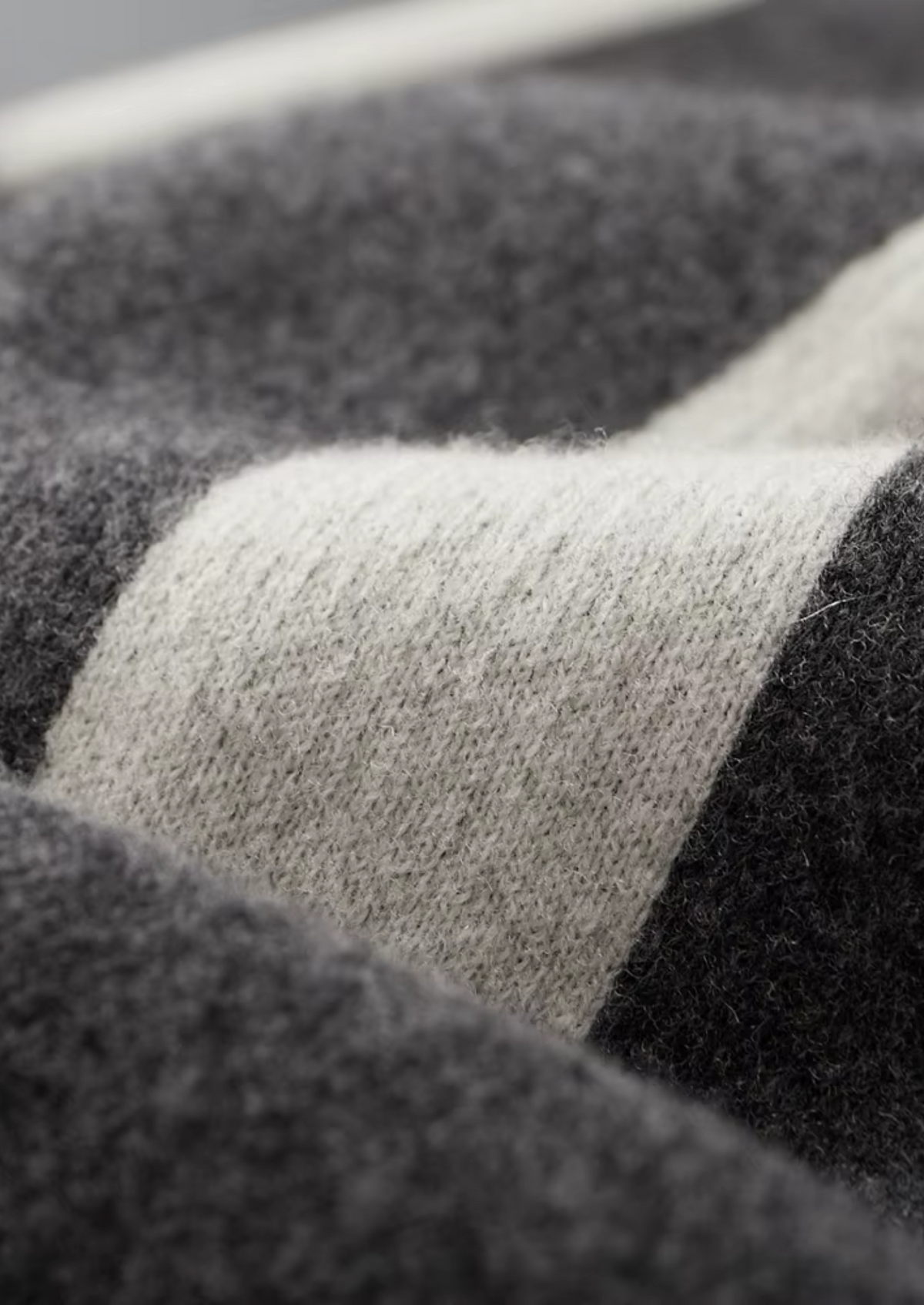 Pure Extra-Fine Merino Wool Wide Leisure Trousers | Apuro