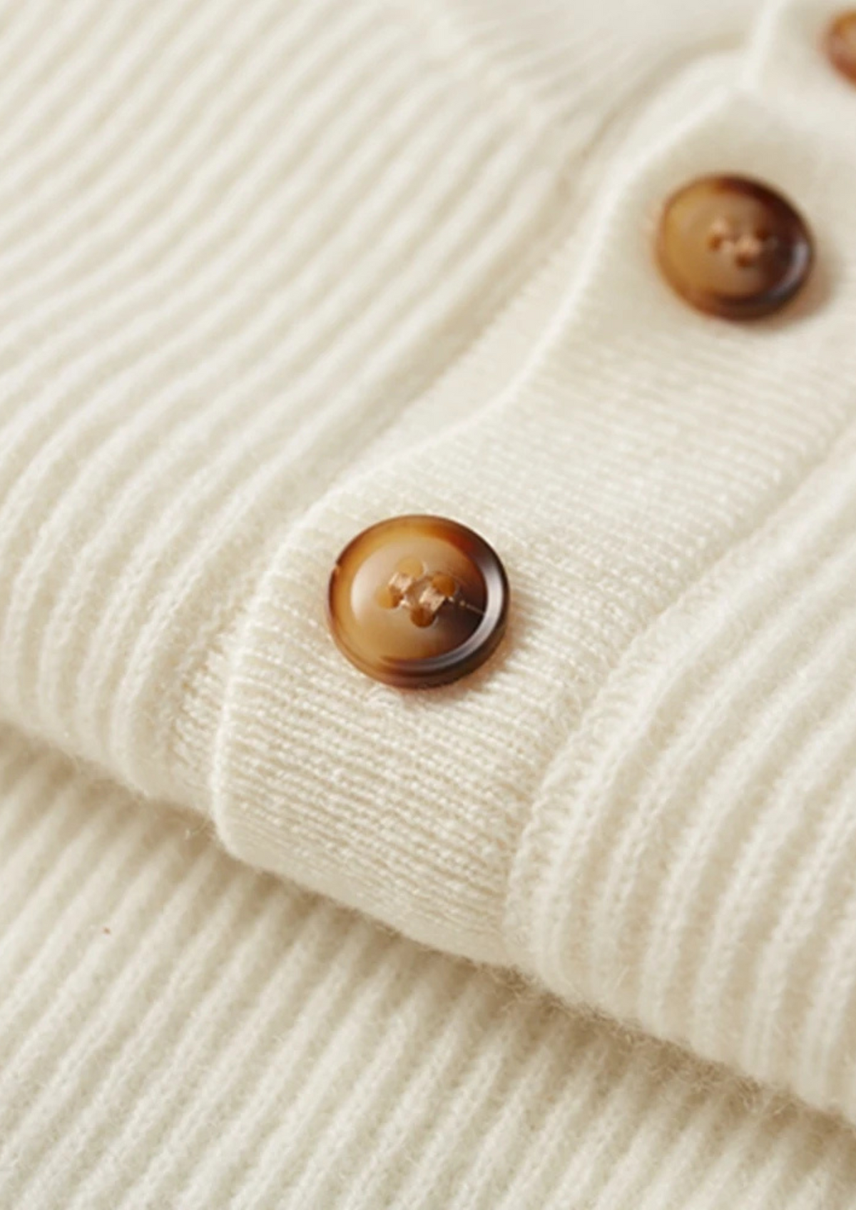 Premium Cashmere Classic Ribbed Henley Sweater | Apuro