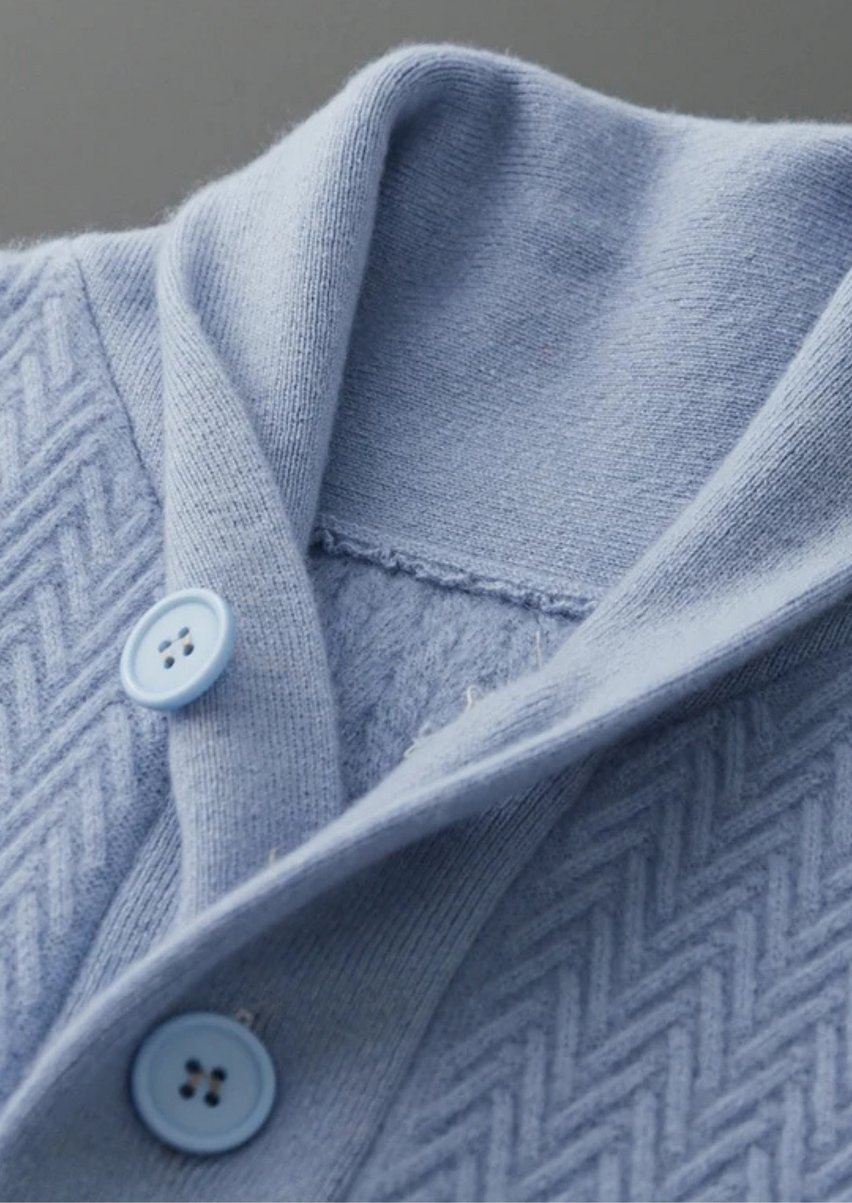 Premium Cashmere Zigzag Button Sweater | Apuro