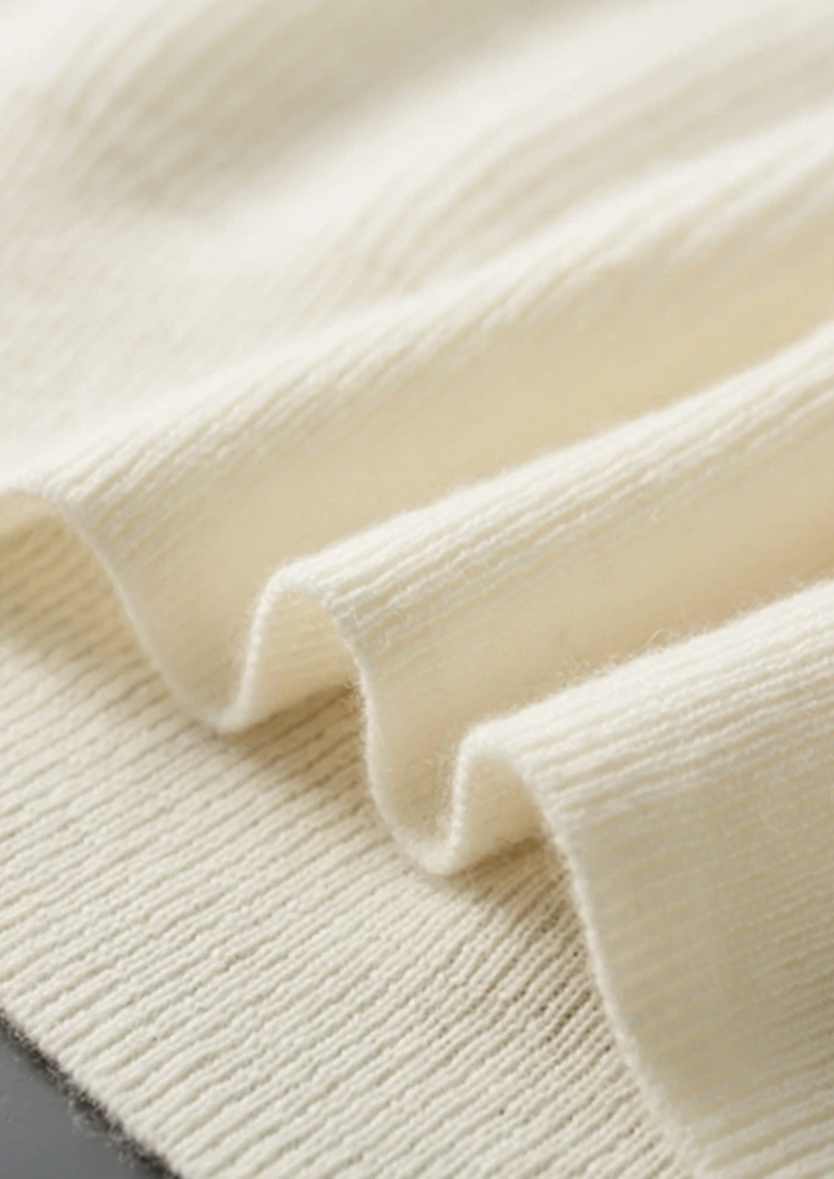 Premium Cashmere Classic Ribbed Henley Sweater | Apuro