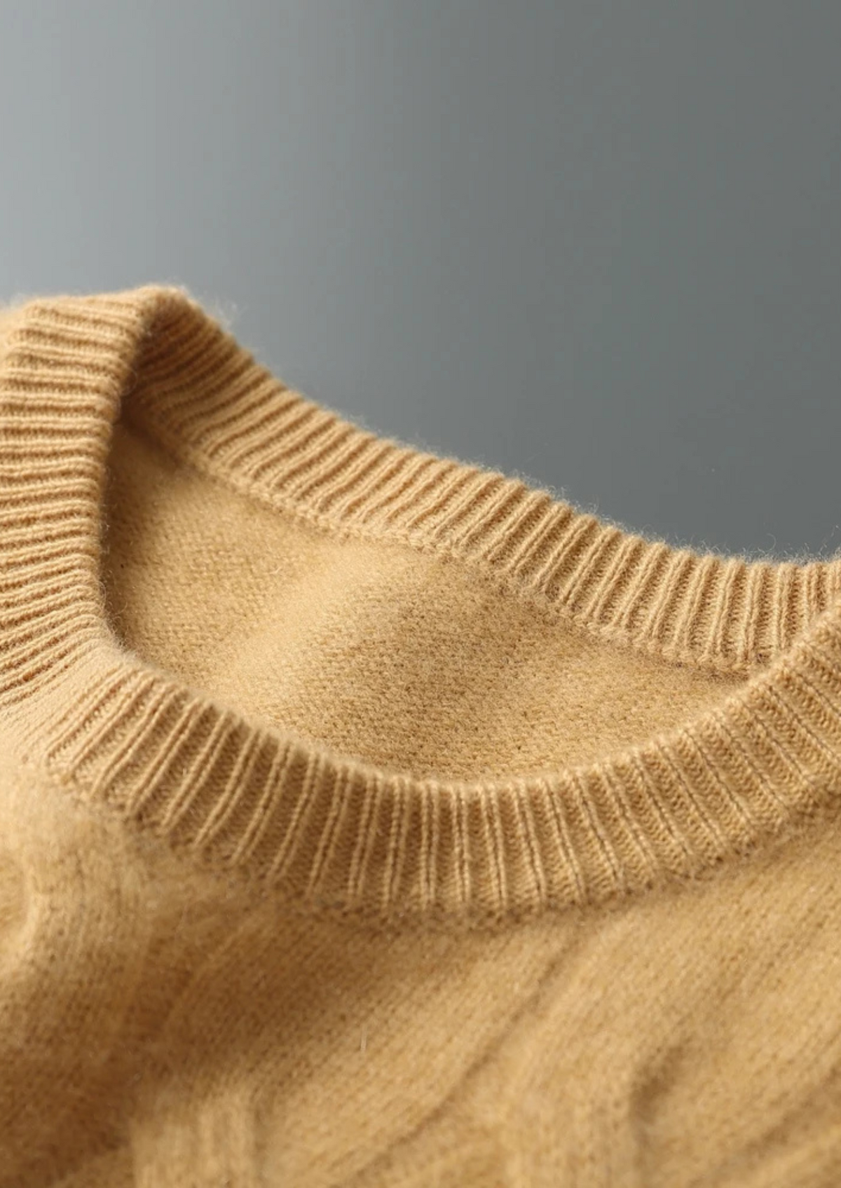 Premium Cashmere Cable Crewneck | Apuro