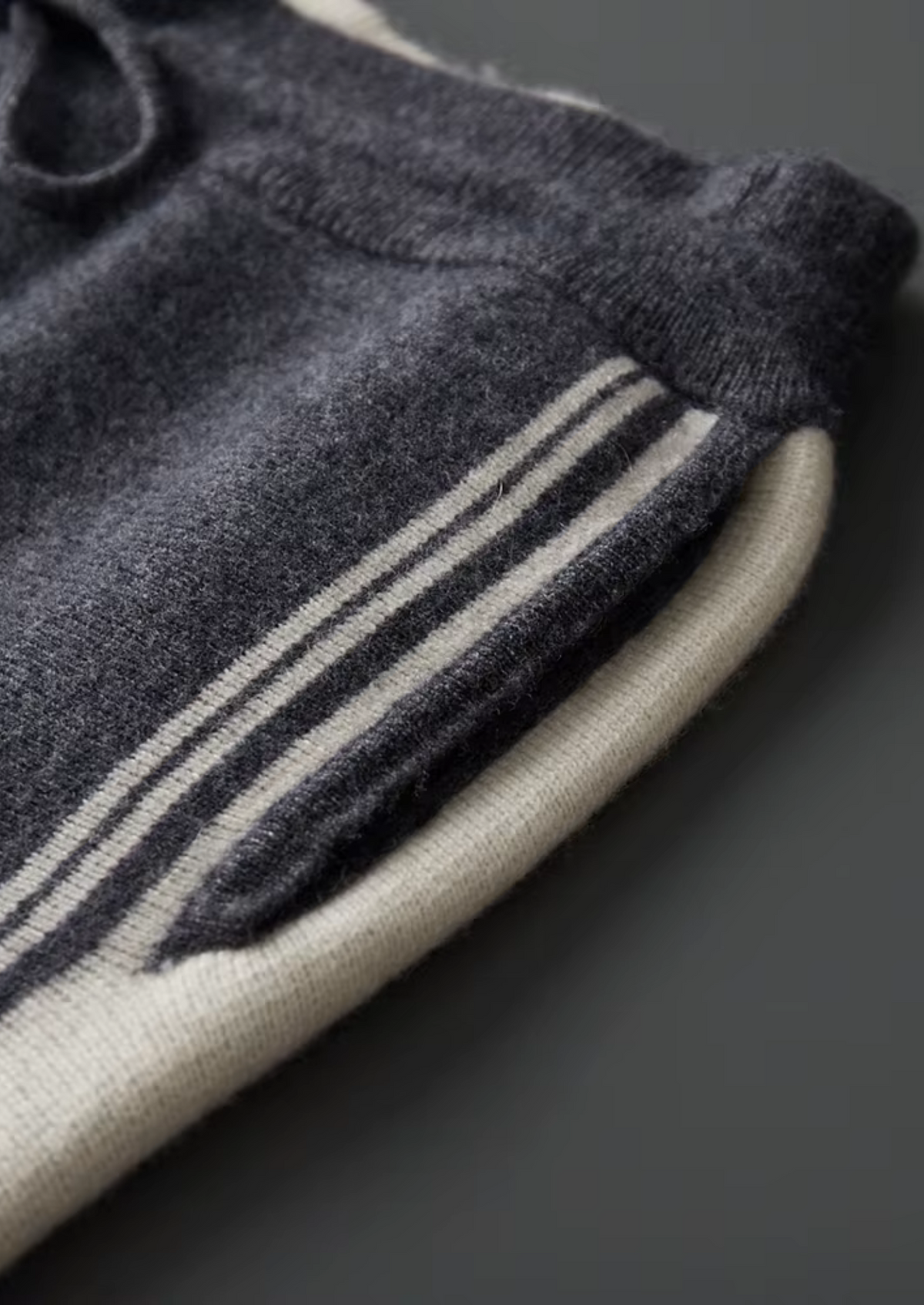 Pure Extra-Fine Merino Wool Dark Gray Damien Set | Apuro