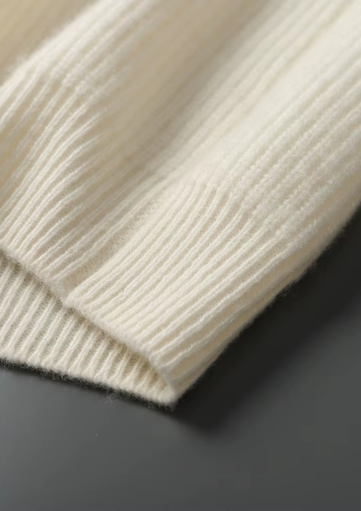 Premium Cashmere Ribbed V-Neck Sweater | Apuro
