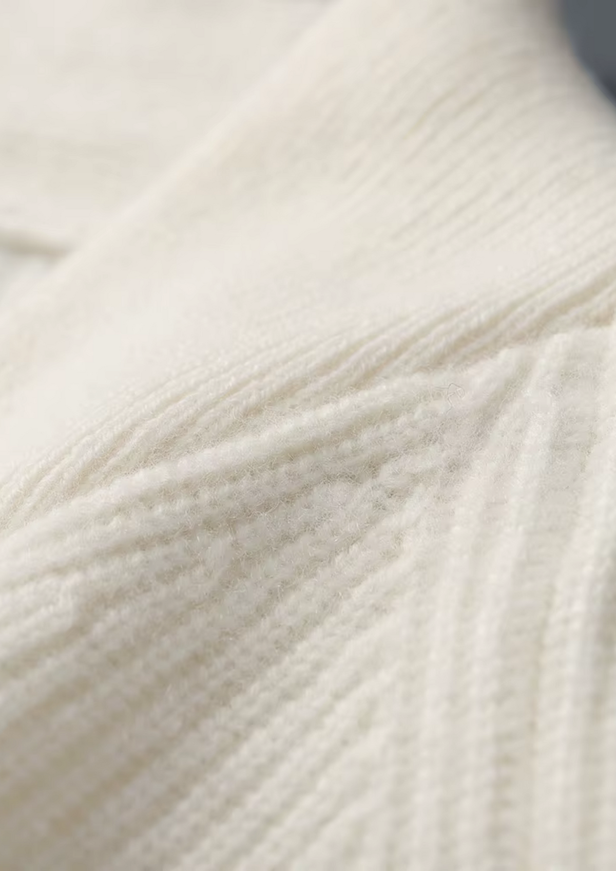 Premium Cashmere Ribbed V-Neck Sweater | Apuro