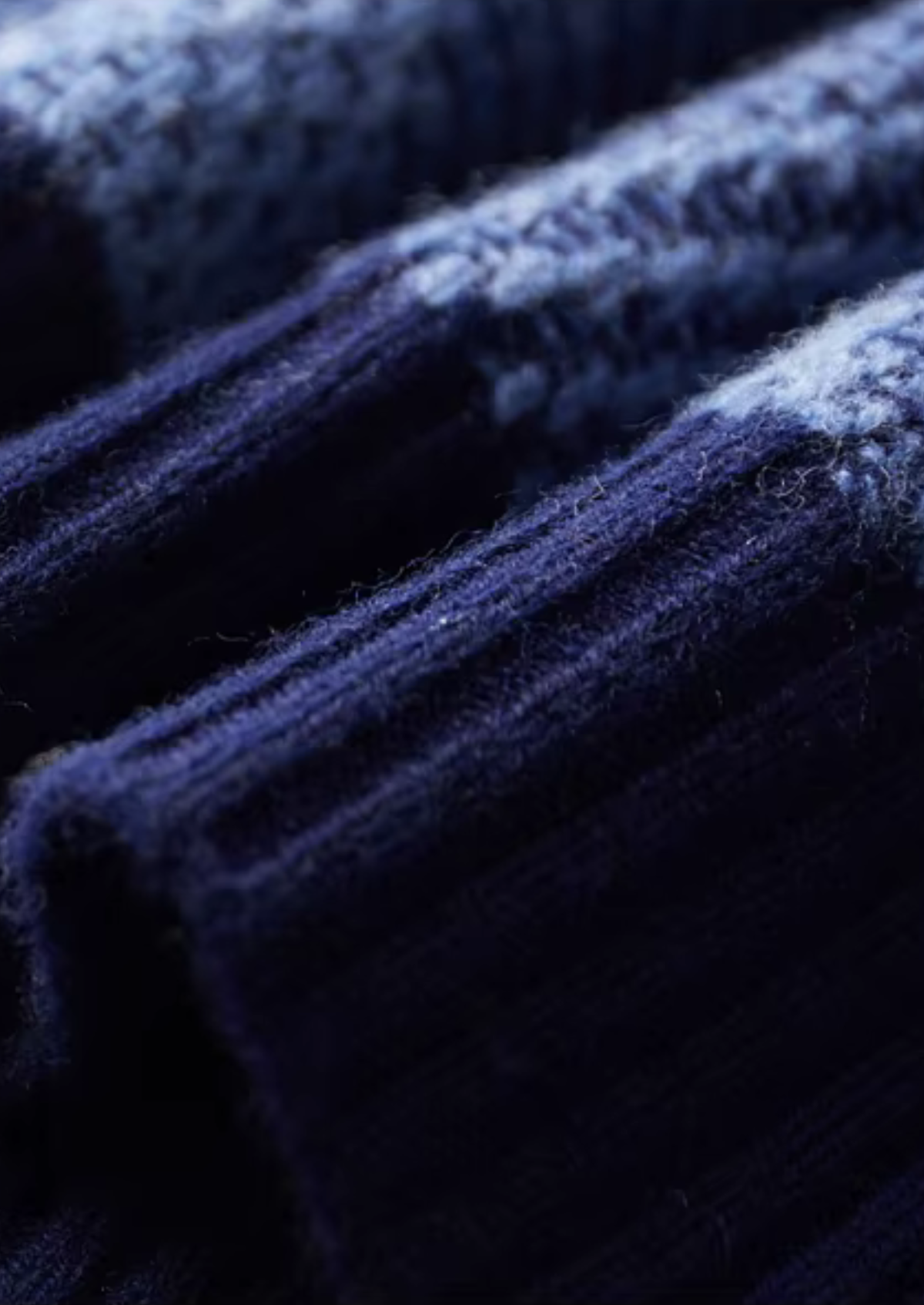 Pure Extra-Fine Merino Wool Two Tone Patterned Mockneck | Apuro