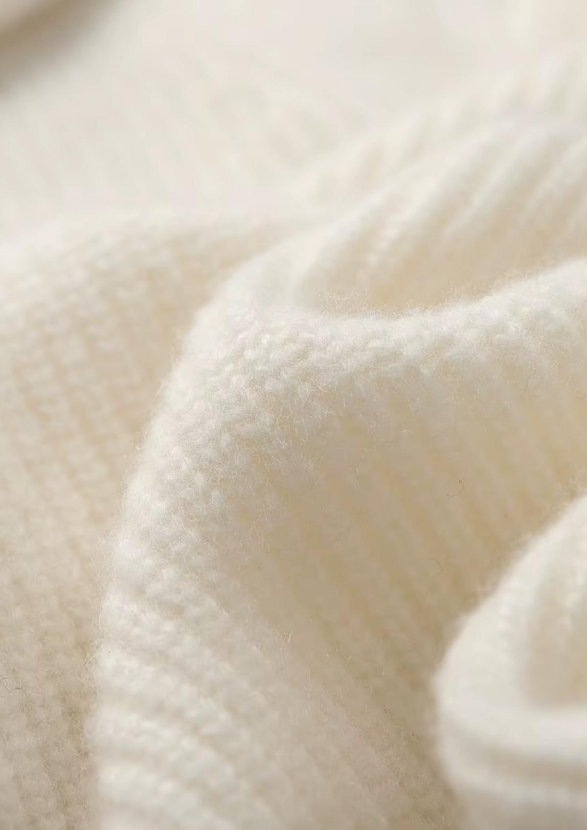 Premium Cashmere Ribbed V-Neck Sweater | Apuro