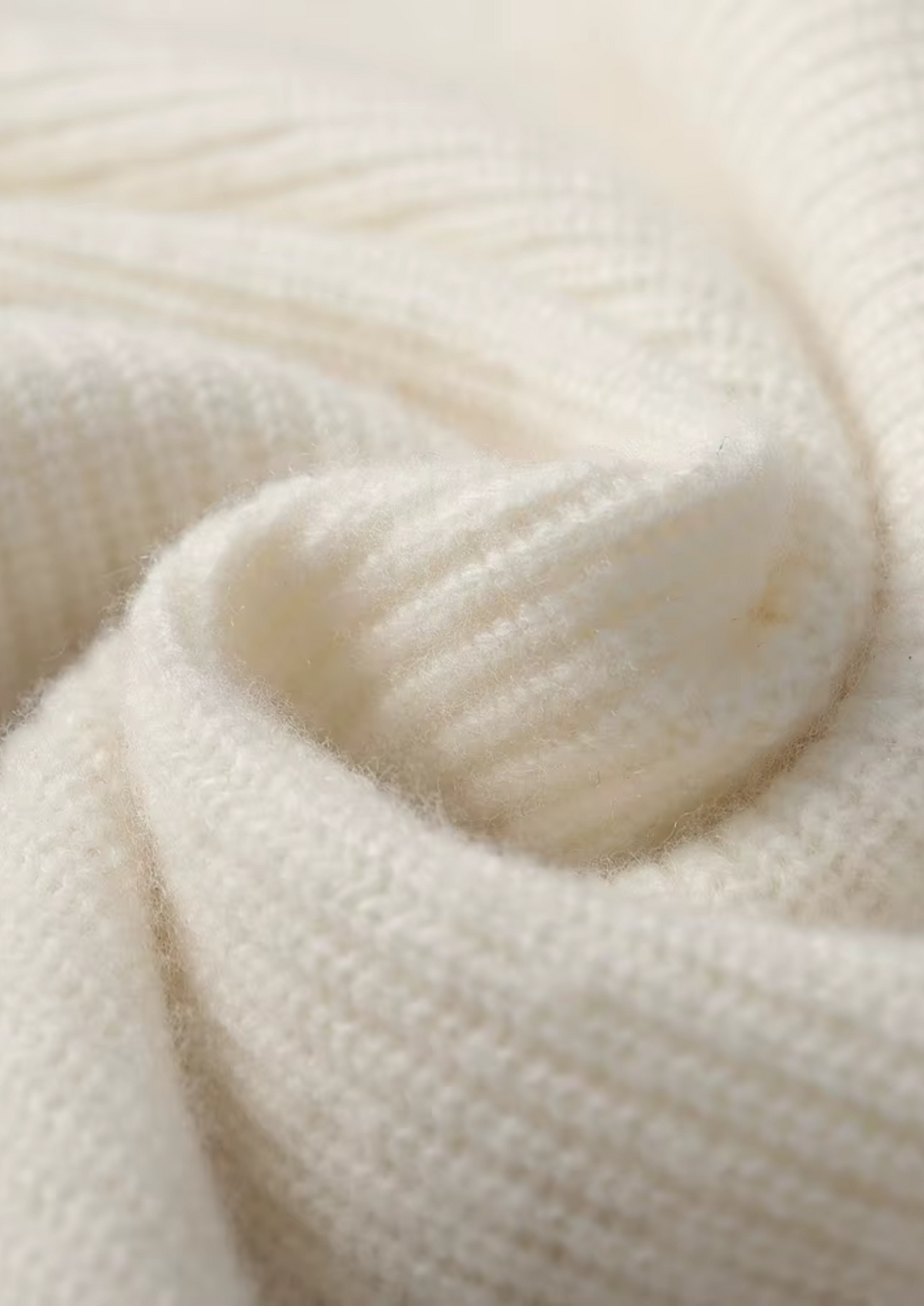 Premium Cashmere Ribbed V-Neck Sweater | Apuro
