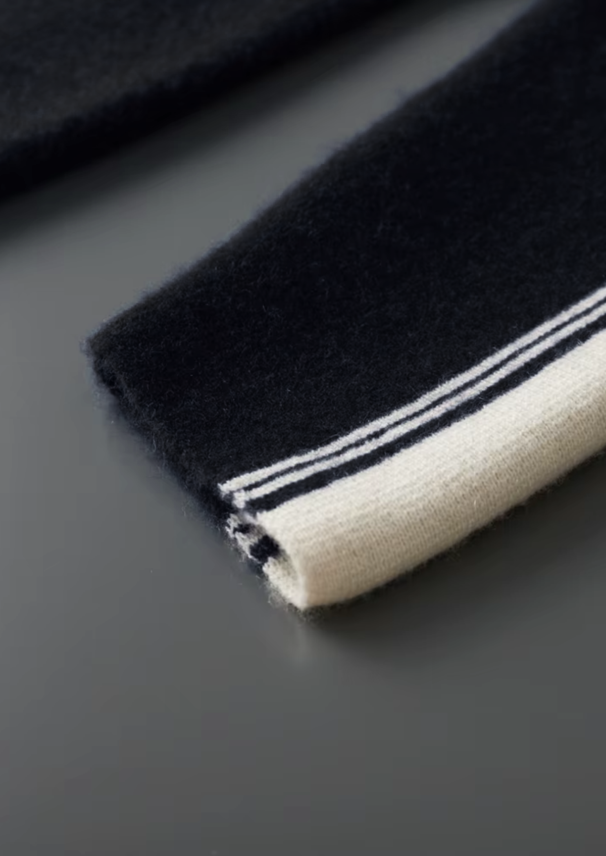 Pure Extra-Fine Merino Wool Black Damien Set | Apuro