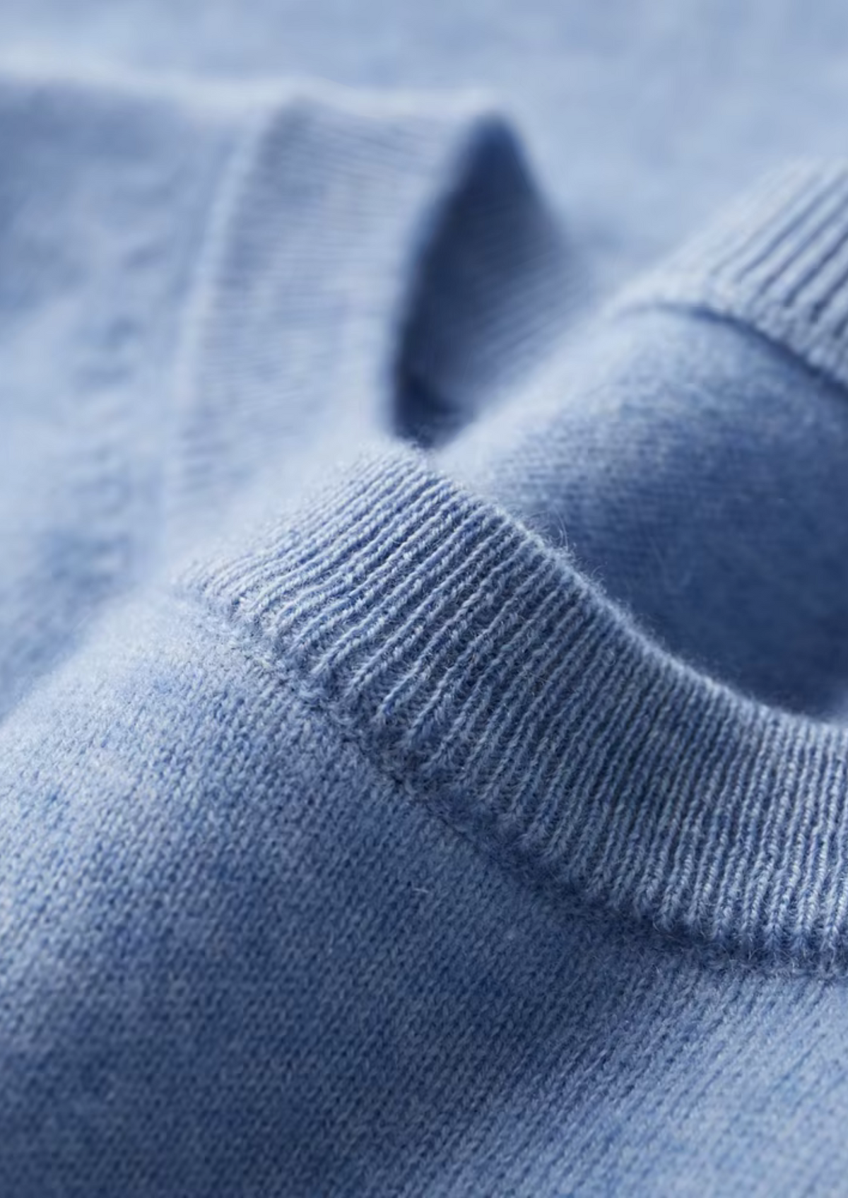 Premium Cashmere Classic Crewneck T-Shirt - Light Blue | Apuro