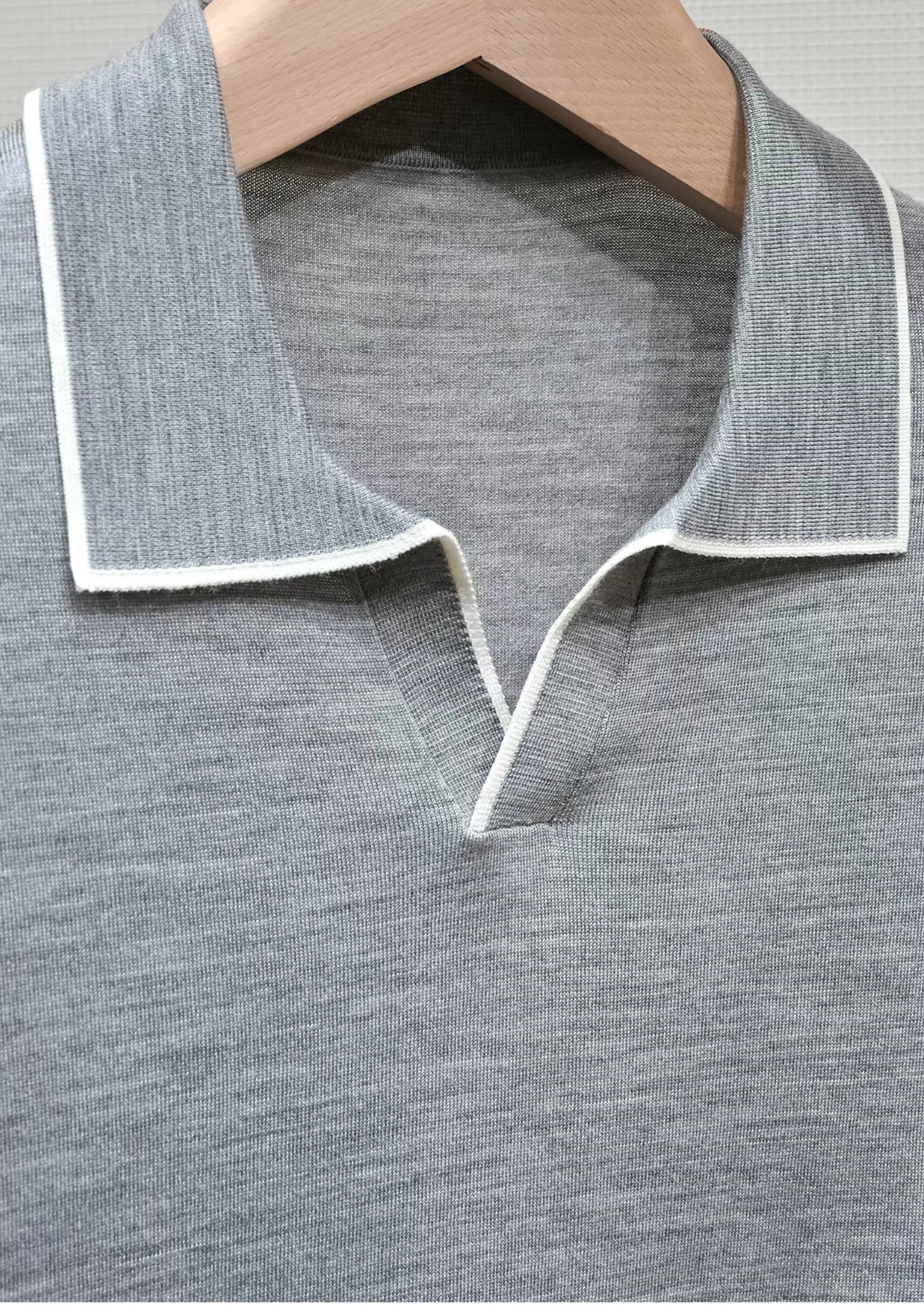 Ellis Light Gray Lightweight Polo Shirt | Apuro