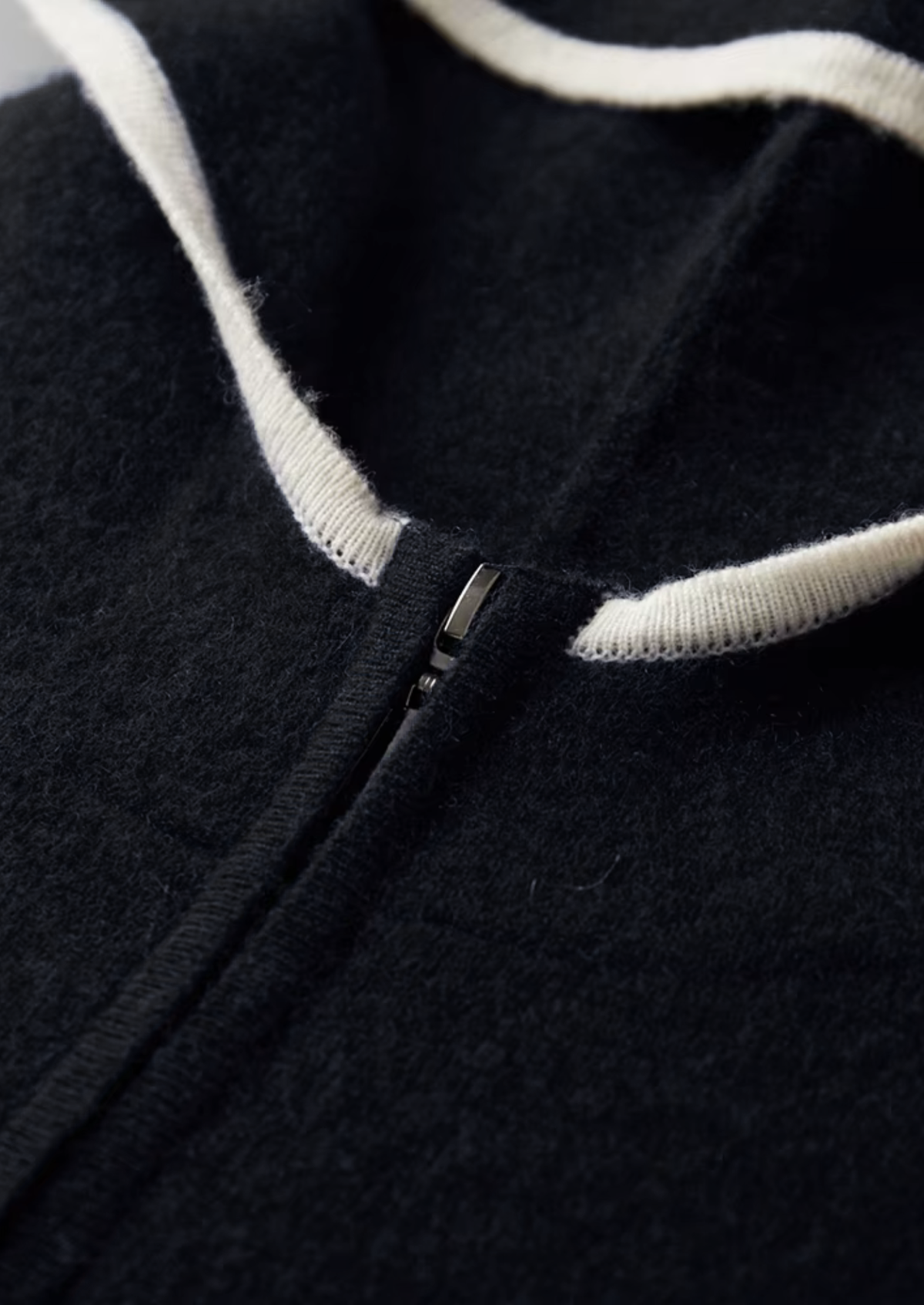 Pure Extra-Fine Merino Wool Black Damien Set | Apuro