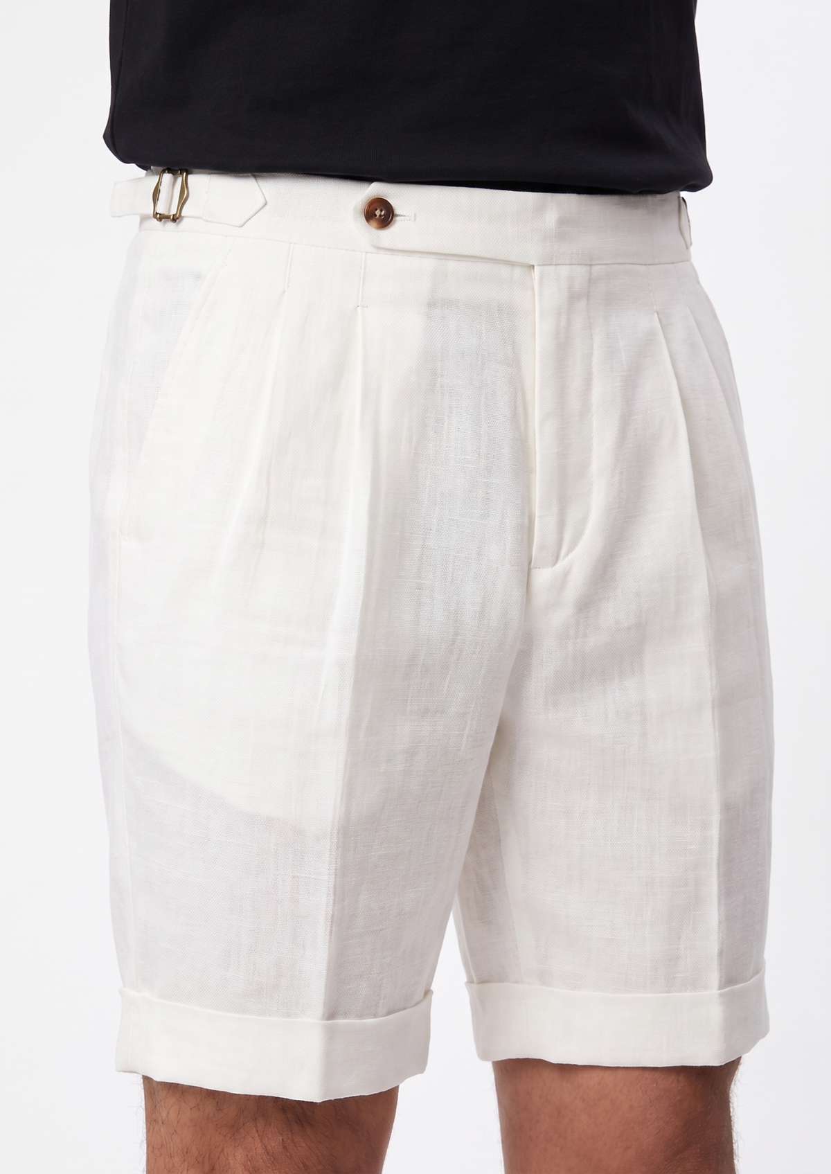 White Pleated Linen Seaside Shorts | Apuro