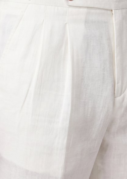 White Pleated Linen Seaside Shorts | Apuro