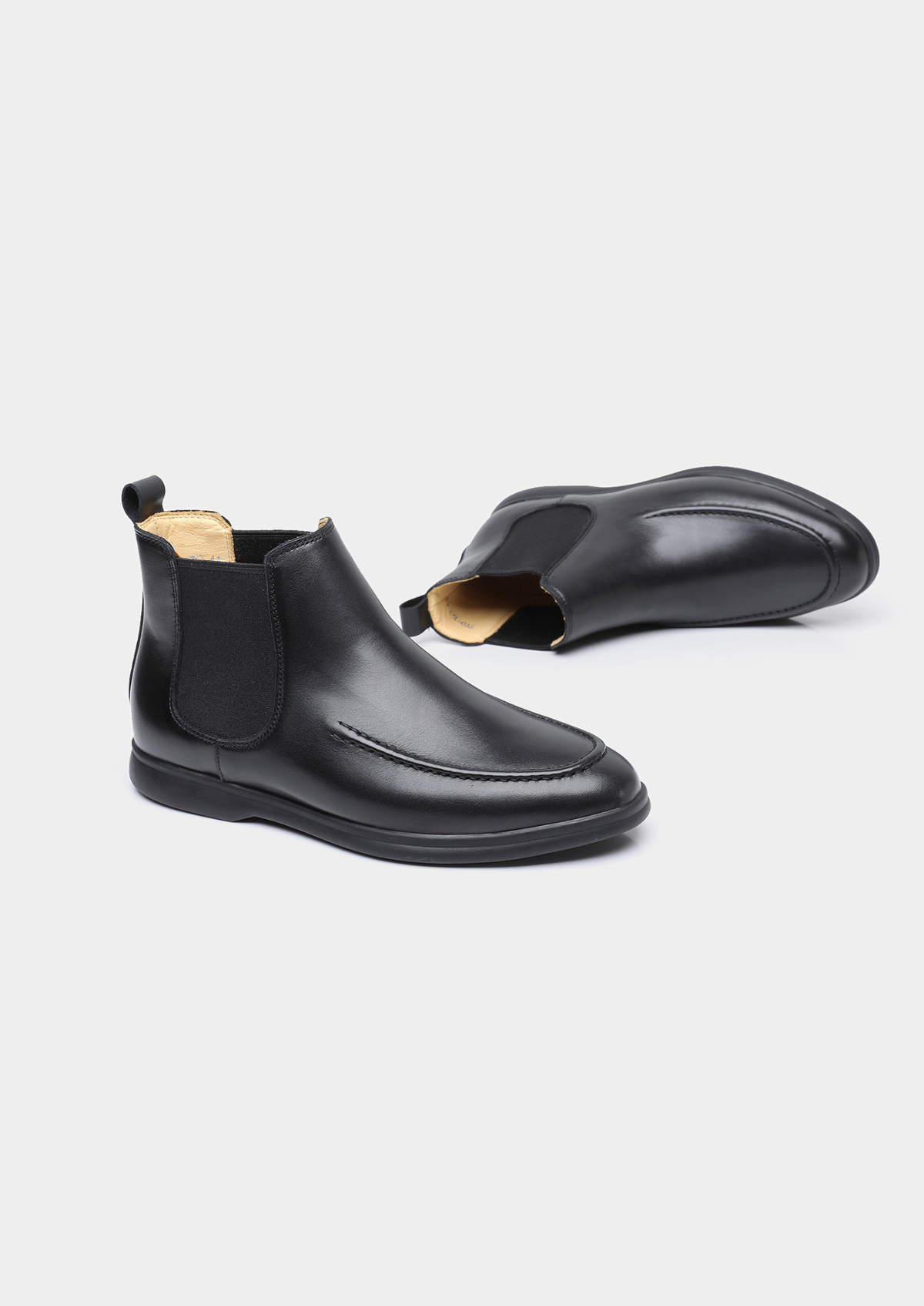 Black Leather Chelsea Boot | Apuro