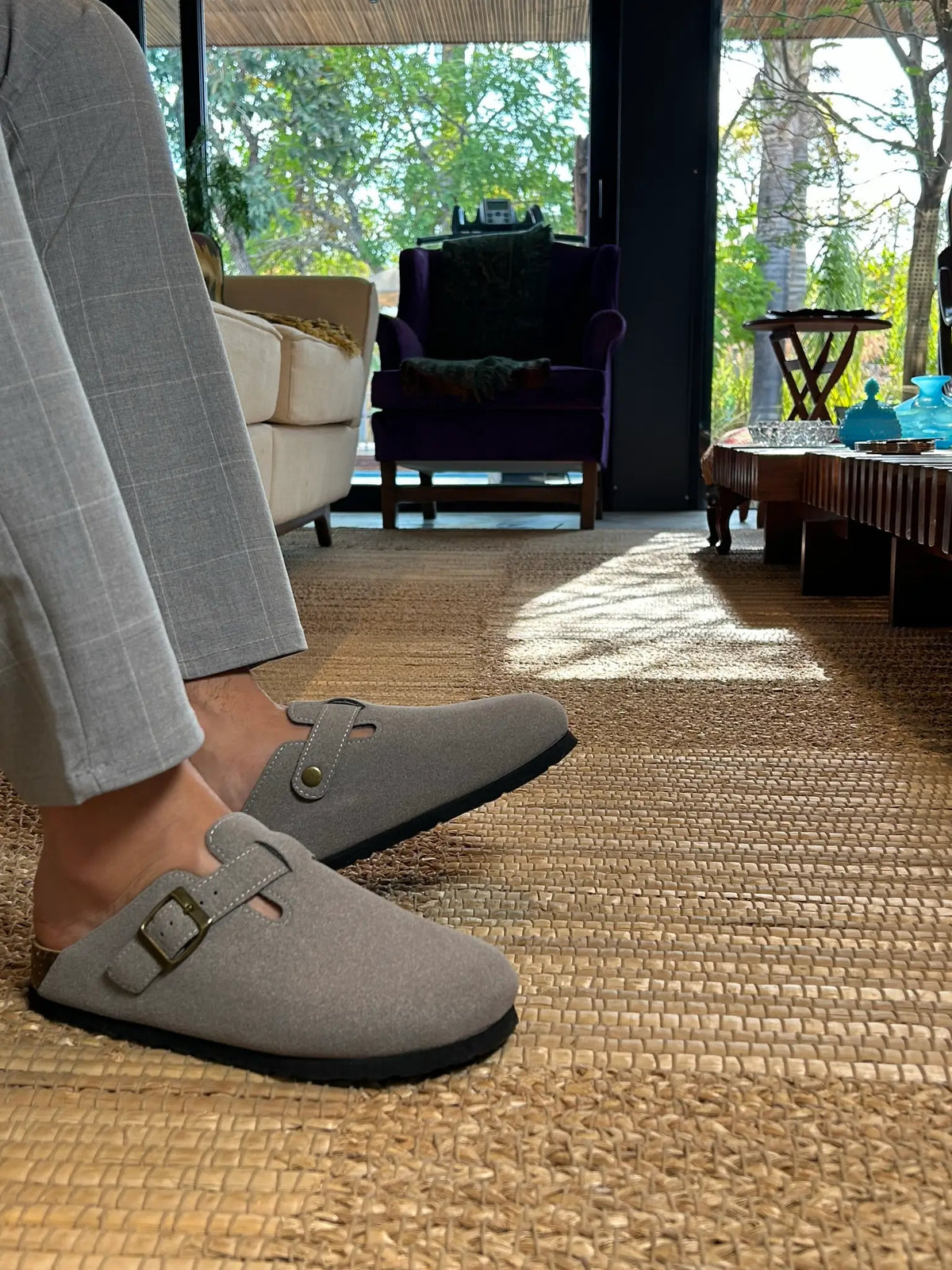 Apuro Suede Boston Clogs - Light Grey