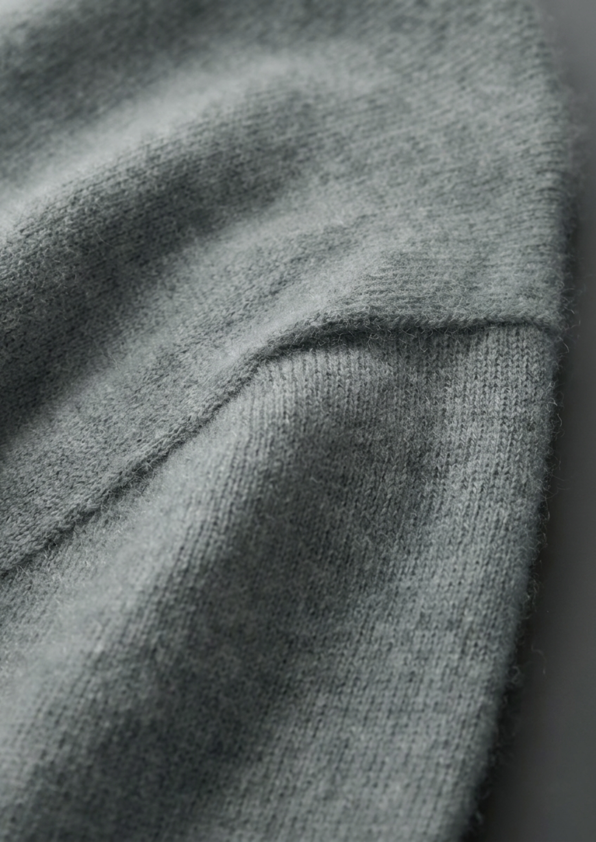 Premium Cashmere Classic Crewneck T-Shirt - Shadow Flint | Apuro
