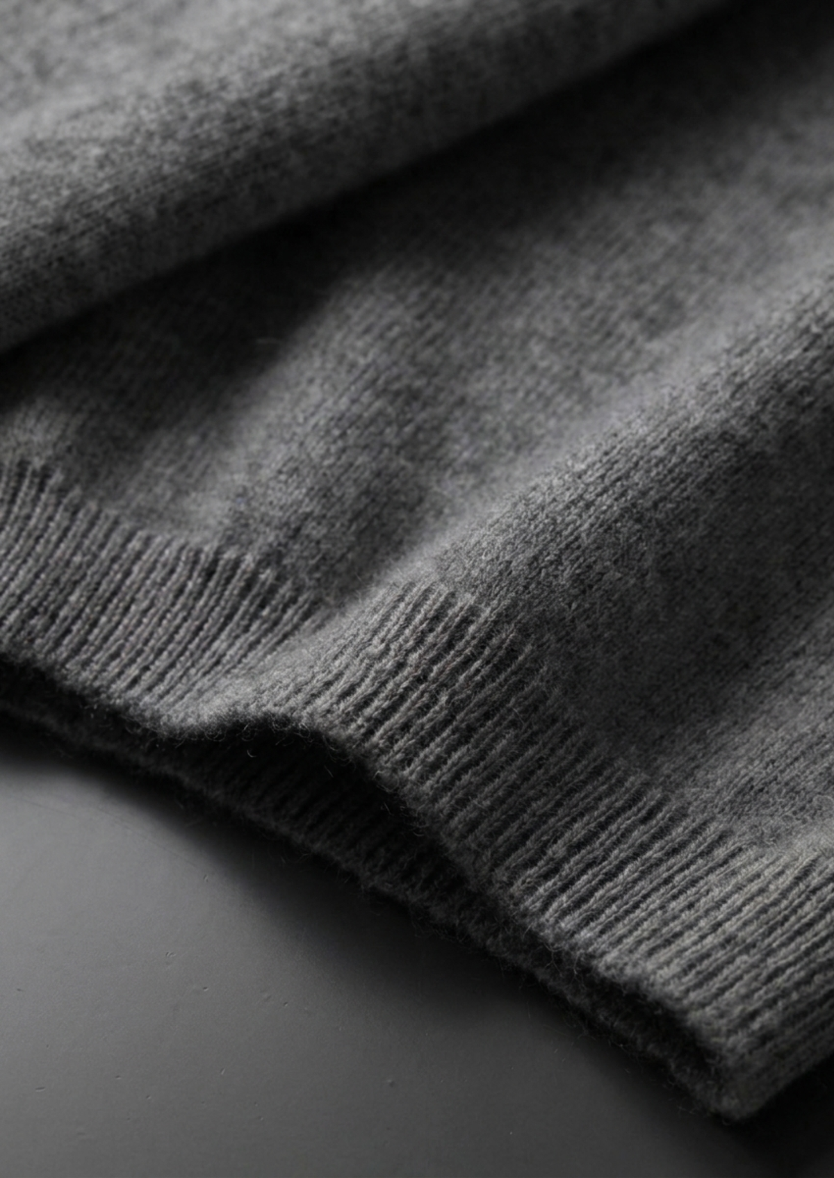 Premium Cashmere Classic Crewneck T-Shirt - Dark Gray | Apuro
