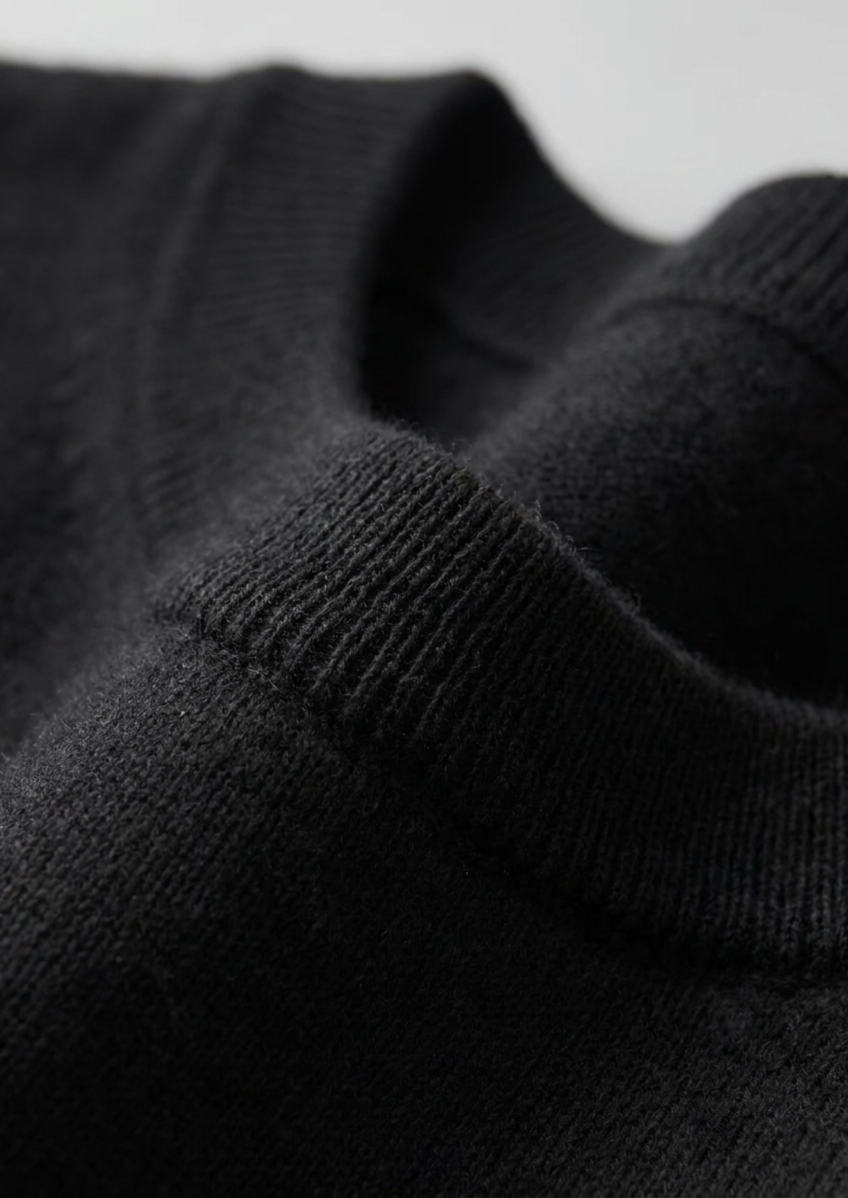 Premium Cashmere Classic Crewneck T-Shirt - Black | Apuro