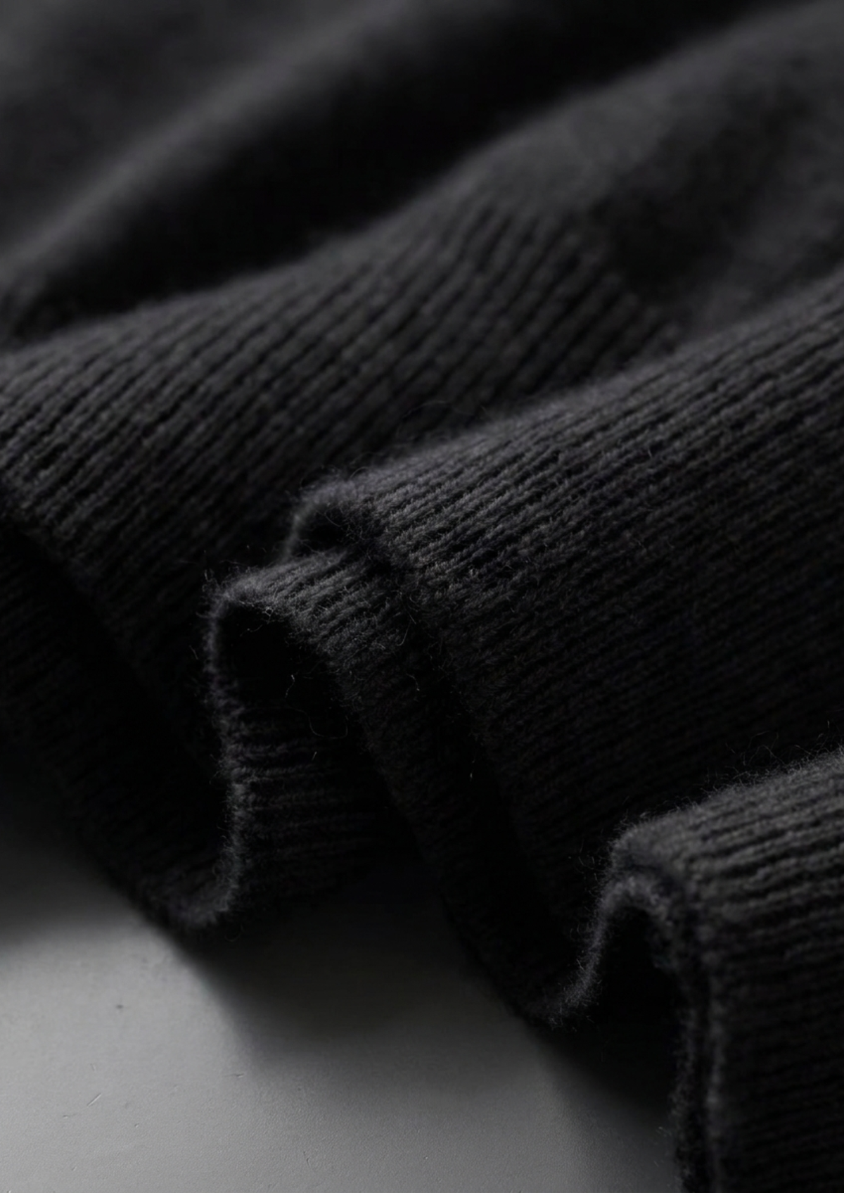 Premium Cashmere Classic Crewneck T-Shirt - Black | Apuro