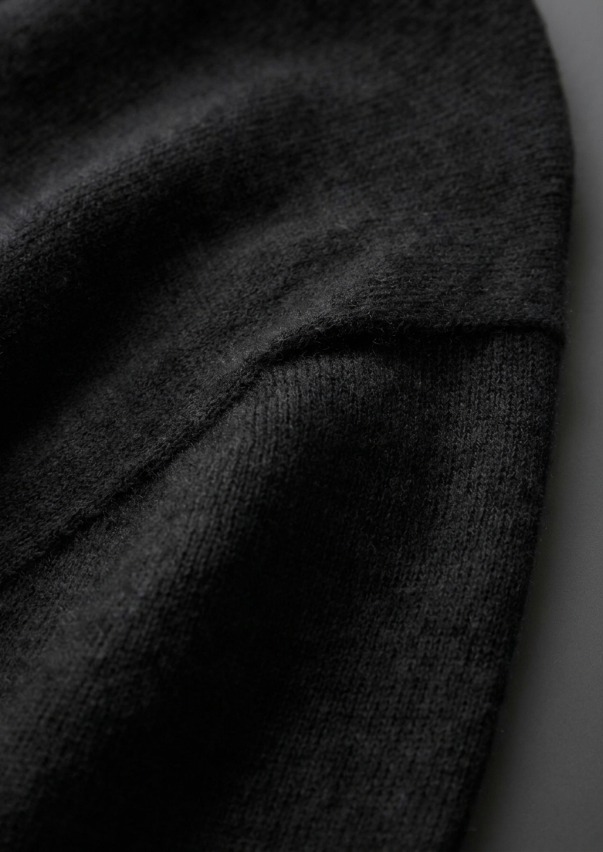 Premium Cashmere Classic Crewneck T-Shirt - Black | Apuro